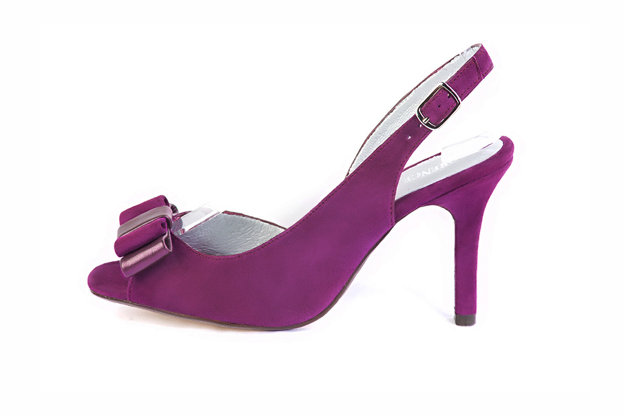 Sandales élégantes et raffinées pour soirées et cérémonies, coloris violet myrtille. Bout rond. Haut. Talon fin. Cérémonie, soirée, cocktail, évènementiel. Personnalisation : Choix des cuirs, 
                des couleurs et des talons. Petites et grandes pointures. - Florence KOOIJMAN